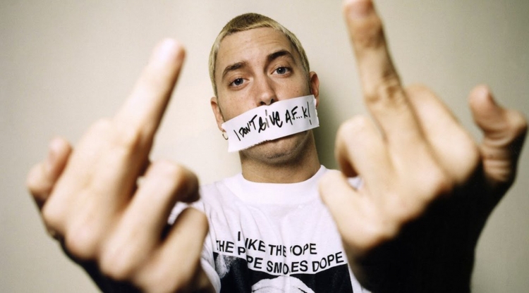 Eminem rikthehet, por me telashe [VIDEO]