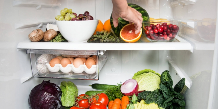 7 Ushqimet që nuk duhet t’i fusni në frigorifer