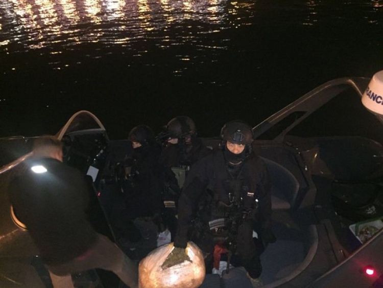 Greqia nuk jep informacione, gazeta plas bombën: Droga e kapur në det, e kushërinjve të Tahirit