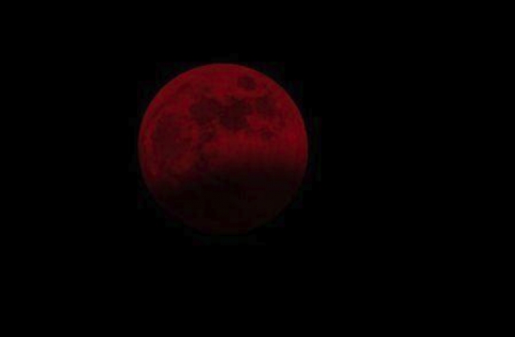 Sonte eklipsi i pjesshëm, Hëna bëhet e kuqe, ja kur mund ta shijoni