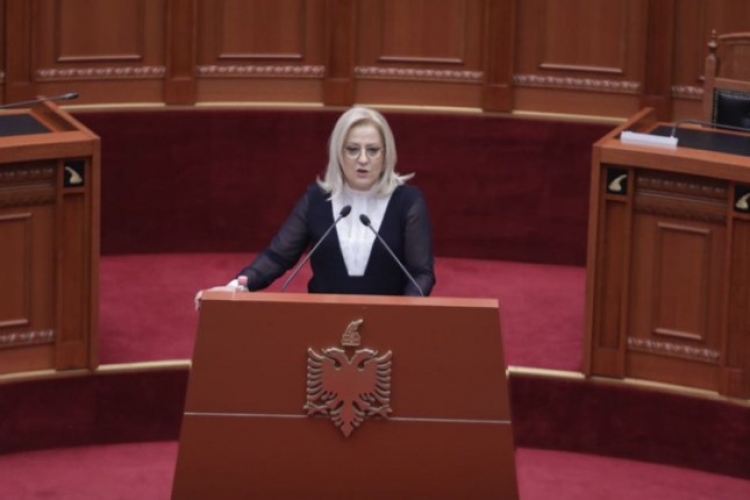 Ministrja Nikolla mbron sërish ligjin e Arsimit të Lartë: “Problemet nuk vijnë prej tij, universitetet kanë probleme të brendshme që do të zgjidhen shumë shpejt”