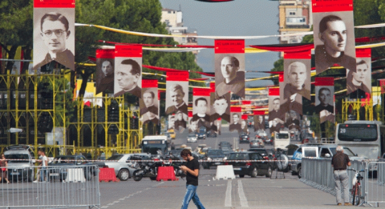 Papa Françesku firmos lumturimin e 38 martirëve shqiptarë