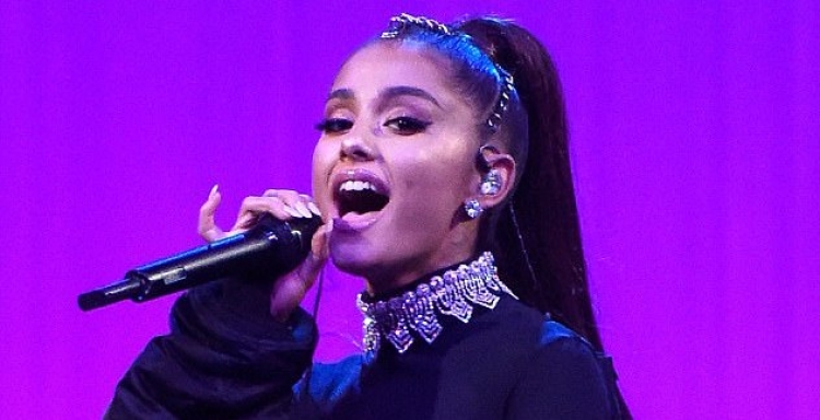 Një javë pas sulmit tragjik në Manchester, Ariana Grande trondit botën me vendimin e saj!