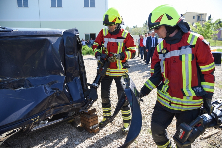 Pas zjarrit në Kashar, nis trajnimi i shërbimit Zjarrfikës nga ekspertët më të mirë austriak