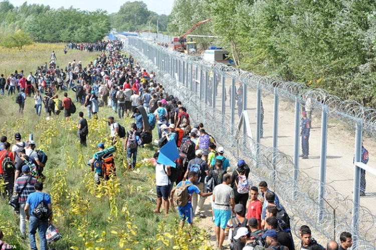Hungaria e vendosur për të luftuar emigracionin e paligjshëm. Miratohet legjislacioni i ri