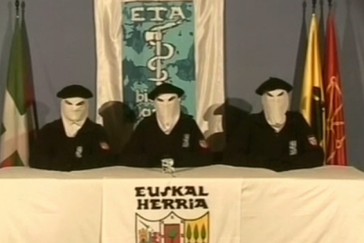 Akuzohet për 800 vrasje, grupi ETA njofton shpërbërjen