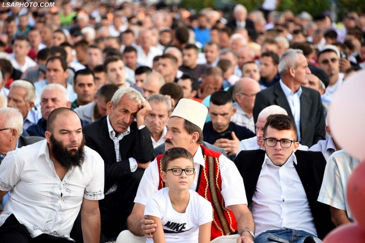 Politikanët shqiptarë mes premtimeve dhe sulmeve politike urojnë Kurban Bajramin [VIDEO]