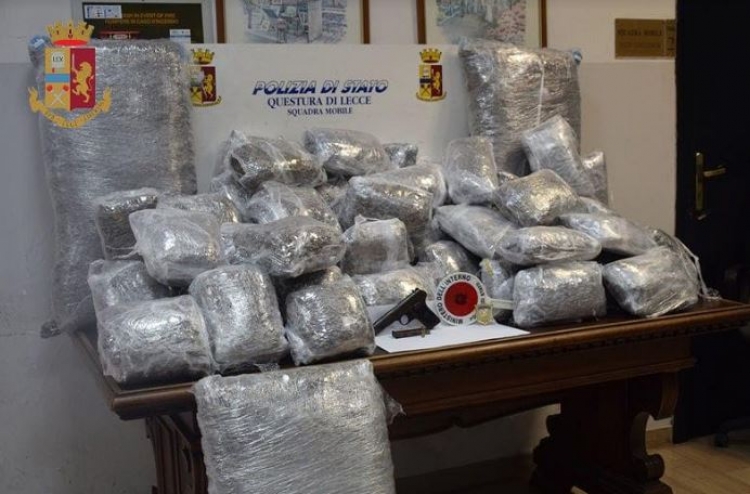 Kapet gomonia me 500 kg drogë nga Shqipëria, pranga katër trafikantëve