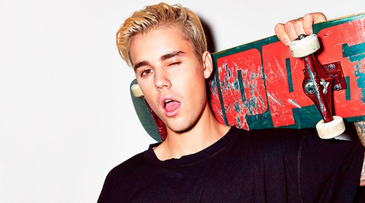 Justin Bieber thyen kodin e veshjes! Ja si është paraqitur në party-n “post-Oscar” [FOTO]