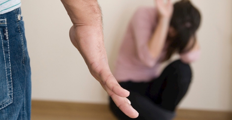 Divjakë, policia ka arrestuar 39-vjeçarin Besnik.T pasi ushtronte dhunë ndaj bashkëshortes