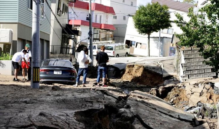 Humbën jetën 8 vetë, tërmeti i fuqishëm anulon ndeshjen Japoni-Kili
