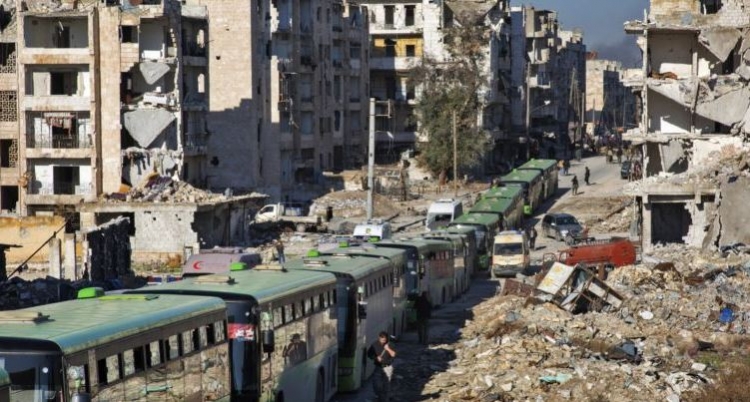 Nis evakuimi i civilëve në Aleppo. Të sëmurët dhe të plagosurit largohen të parët [FOTO]