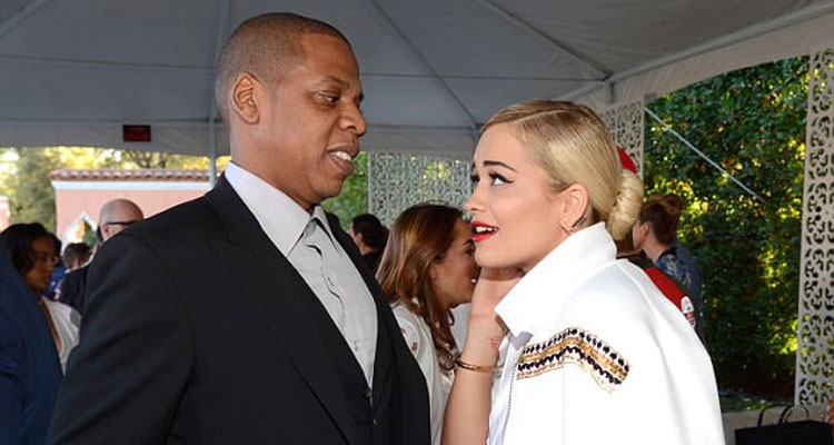 Rita Ora falenderon këngëtarin e famshëm që i shpëtoi albumin pas luftës me Jay Z [FOTO]