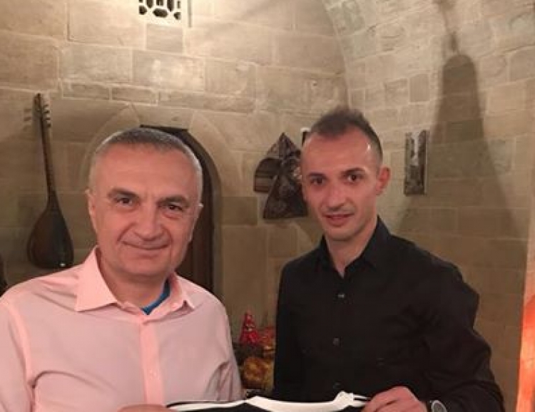 Baku, Meta e cilëson Agollin ambasadorin më të mirë, futbollisti e suprizon
