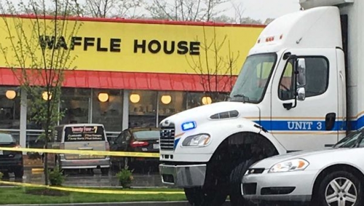 SHBA, hyn në restorant i zhveshur dhe vret 5 persona, ku shkoi vrasësi…