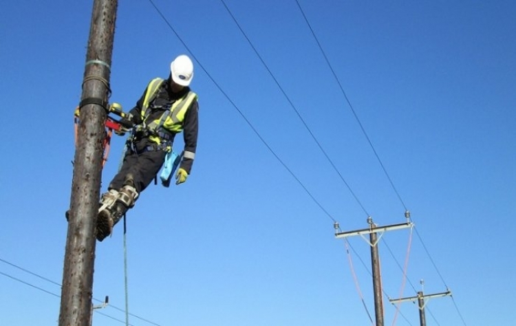 Bie Në Kontakt Me Energjinë Elektrike, Vdes Në Krye Të Detyrës ...