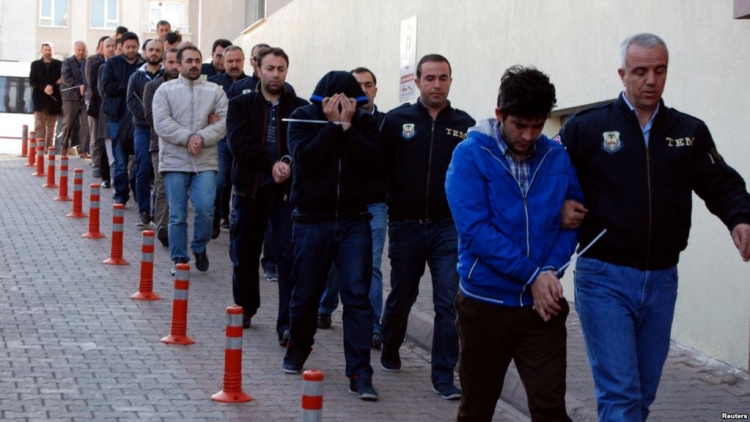 Turqia largon nga puna 18 mijë nëpunës civilë