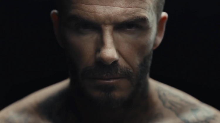 David Beckham kërkon t'i japë fund dhunës ndaj fëmijëve përmes tatuazheve të tij [VIDEO]