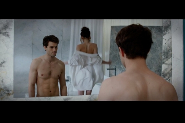 Skena ''hot'' dhe seks i ''egër!'' Çfarë thotë gruaja e vërtetë e Christian Grey-t për ''Fifty Shades'' [VIDEO]
