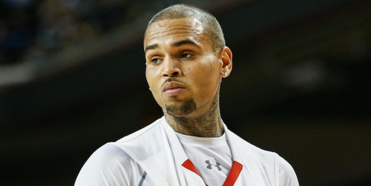 Shqetësuese: Chris Brown pranon që e bën edhe këtë për një femër... [VIDEO]