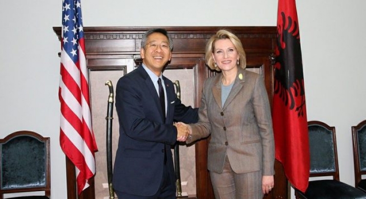Ambasadori Lu falënderon ministren Kodheli për punën e bërë në krye të Ministrisë së Mbrojtjes