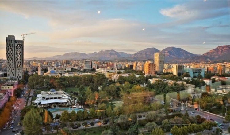 Tirana ndër qytetet më të lira në Europë por... për të huajt