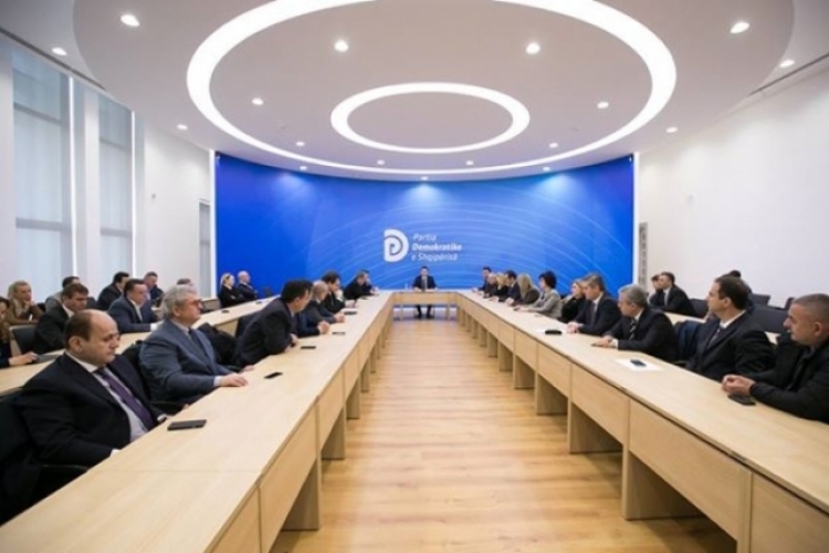 Pasi mbaron mbledhja PD del me vendim: 