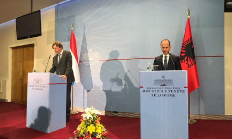 Ministri i Jashtëm holandez, Koender reagime të forta për politikën shqiptare