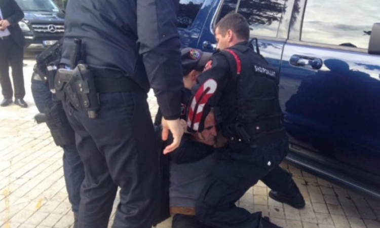 Fier, arrestohet i shumëkërkuari Fabio Myrtaj, 37 vjeç, akuzohet për 