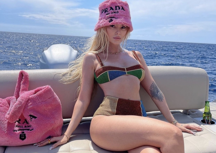 ‘Kush je ti dhe çfarë i ke bërë Era Istrefit?!’ Këngëtarja ndryshon LOOK dhe nuk njeh veten!