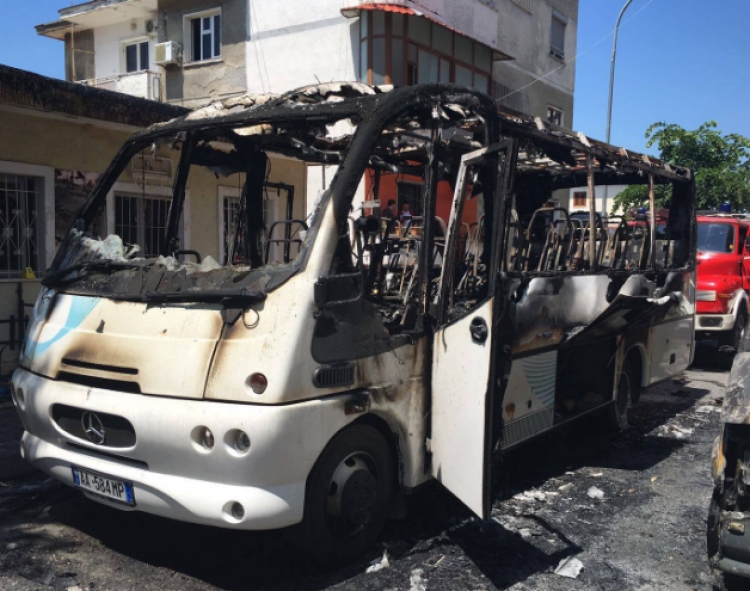 Kazakistan, autobusi merr flakë, 52 viktima