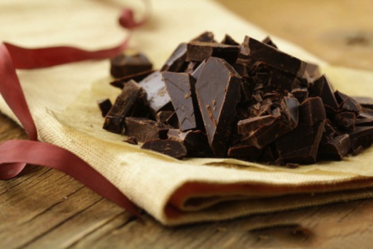 10 arsye pse duhet të konsumoni më shumë çokollatë të zezë