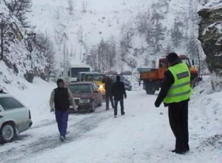 I ftohti siberian/ Ja rrugët e bllokuara nga bora dhe gjendja në të gjithë vendin