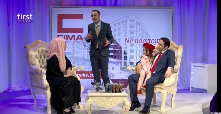 Teologu Elvis Naçi flet se si duhet të jetë gruaja në islam, bashkëshortja e tij tregon se si Elvisi është në shtëpi  [VIDEO]