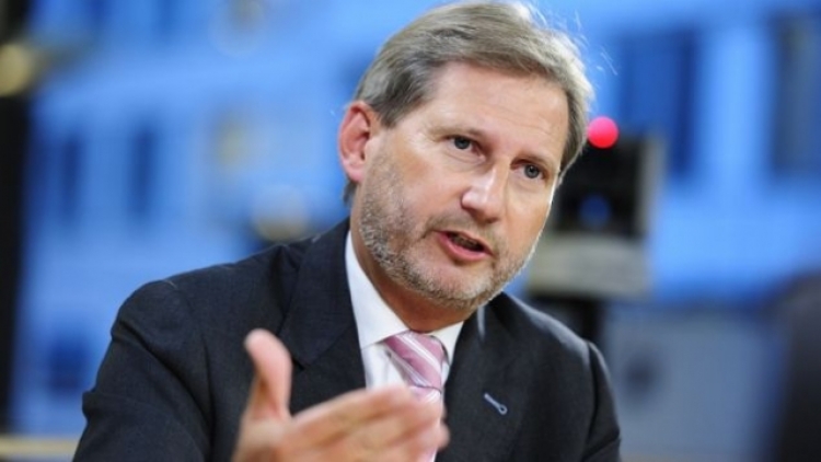 Komisioneri i BE, Hahn deklaratë të fortë: Opozita pengon qëllimisht zgjedhjet
