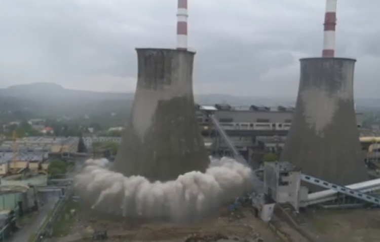 E vështirë që kulla të shembet me 200 kg eksploziv, mos humbisni pamjet… [VIDEO]