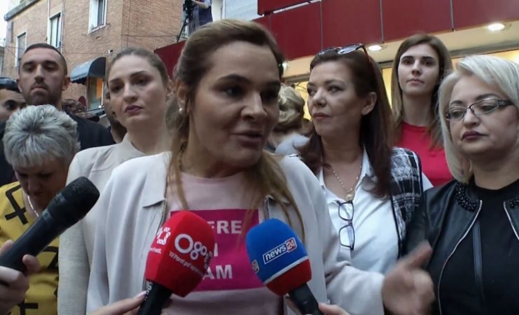 Kryemadhi flet nga protesta: Shejtani në kryeministri ka kapur çdo gjë, duam vend demokratik