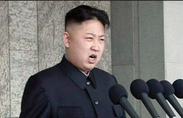 Bota po ndryshon, diktatori Kim Jong-un ndryshon orën