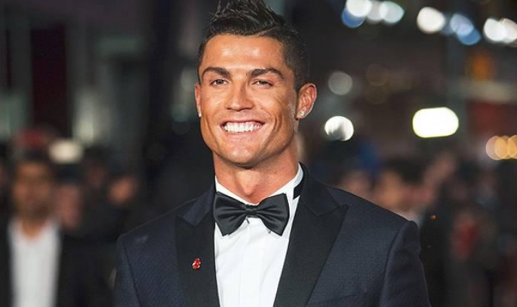 Cristiano Ronaldo “tërbon” maqedonasit, bën shqiponjën në mes të Shkupit! [FOTO]