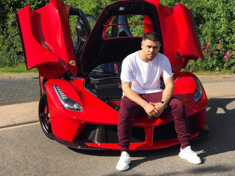 Noizy-t i ndodh ky incident në aeroport, por shihni si “shpëton” ai [FOTO]