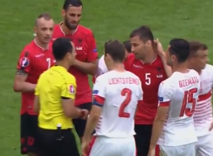 Euro 2016/ Kapiteni i Kombëtares, Lorik Cana përjashtohet me karton të kuq [VIDEO]