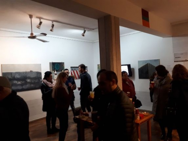 “Zhurma Qetësie”, një ekspozitë ku dy asrtistët diskutojnë raportin e hapsirës me individin, artisti Orlis Vathi jep detajet për In Tv [FOTO]