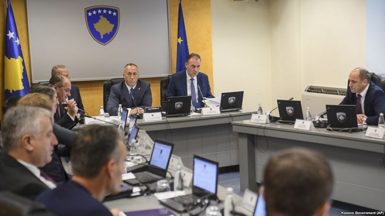 Kosova tarifë edhe për brendet e huaja që prodhohen në Serbi dhe Bosnje