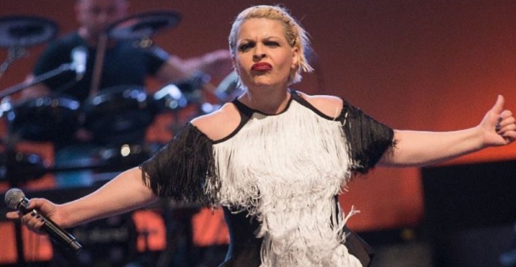 Këngëtarja shqiptare lë pa fjalë Aurela Gaçen! [FOTO/VIDEO]