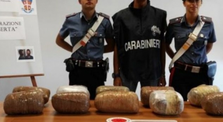 Itali, policia sekuestron 217 kilogramë marijuanë, arrestohen dy shqiptarë me iniciale B. K. 37 vjeç dhe A.D. 26 vjeç