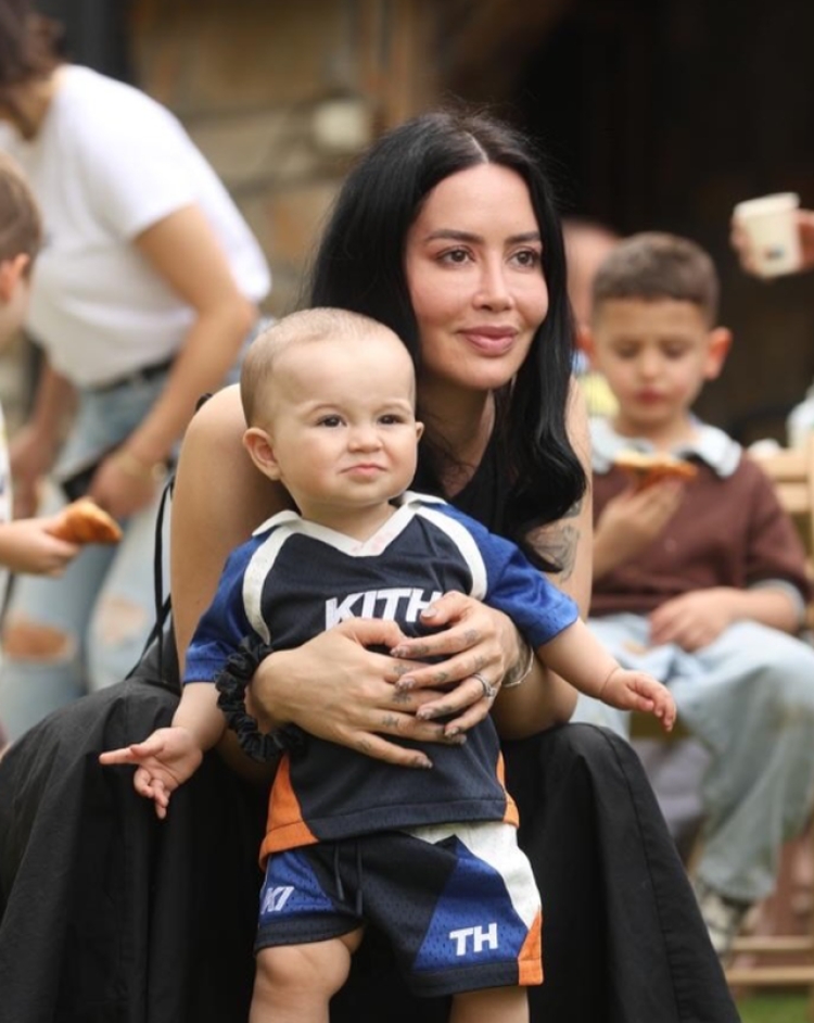 Djali mbush 1 vjeç, Dafina Zeqiri i bën urimin më të bukur: Ti shërove...