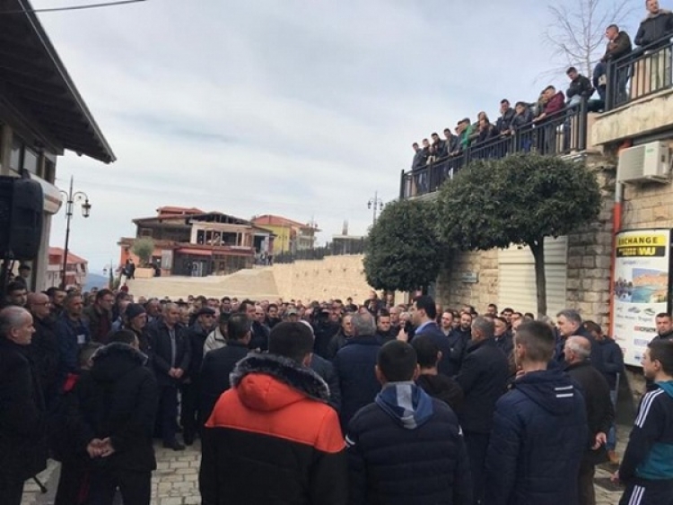 Basha thirrje nga Kruja për protestën e 16 Shkurtit: Të gjithë kundër bandës qeverisëse