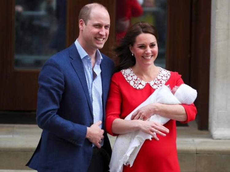 Fansat kanë zbuluar emrin e foshnjes mbretërore? Zbuloni detajet që shtojnë dyshimet...[FOTO]