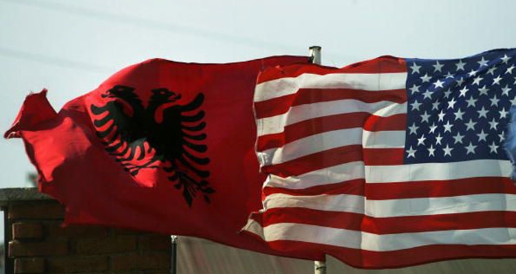 A e dinit që është lëshuar një pullë postare amerikane me flamurin shqiptar? [FOTO]