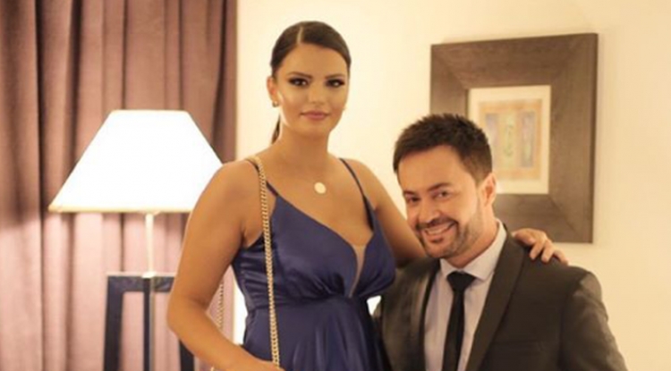 Thanë se Sinan Hoxha u shfaq i afërt me këtë këngëtare, reagon ashpër partnerja e tij Andrra!